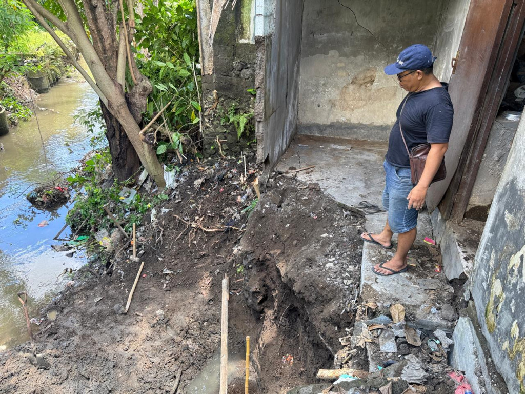 Perbaikan senderan Tukad Yeh Bolo di Lingkungan Bhuana Graha Mulai Dikerjakan.